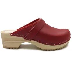AM-Toffeln Swedish Style Clogs in Red (100)